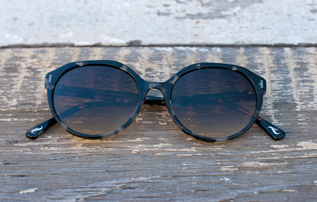 Topanga in Peppercorn - polarized