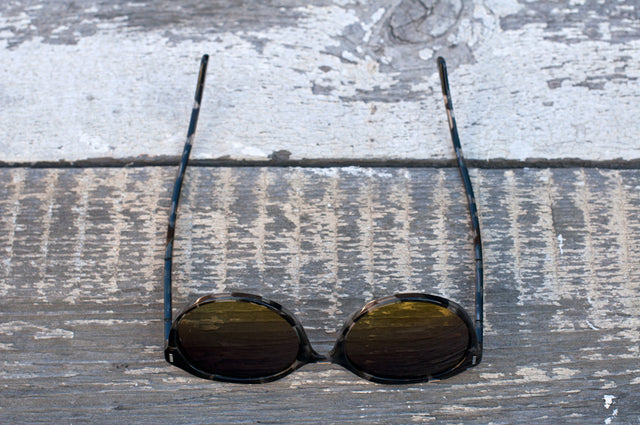 Topanga in Peppercorn - polarized